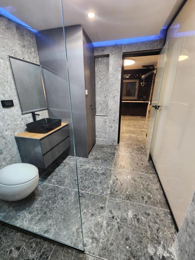 מבנים בים 75 Suites At Sea Haifa Kültér fotó