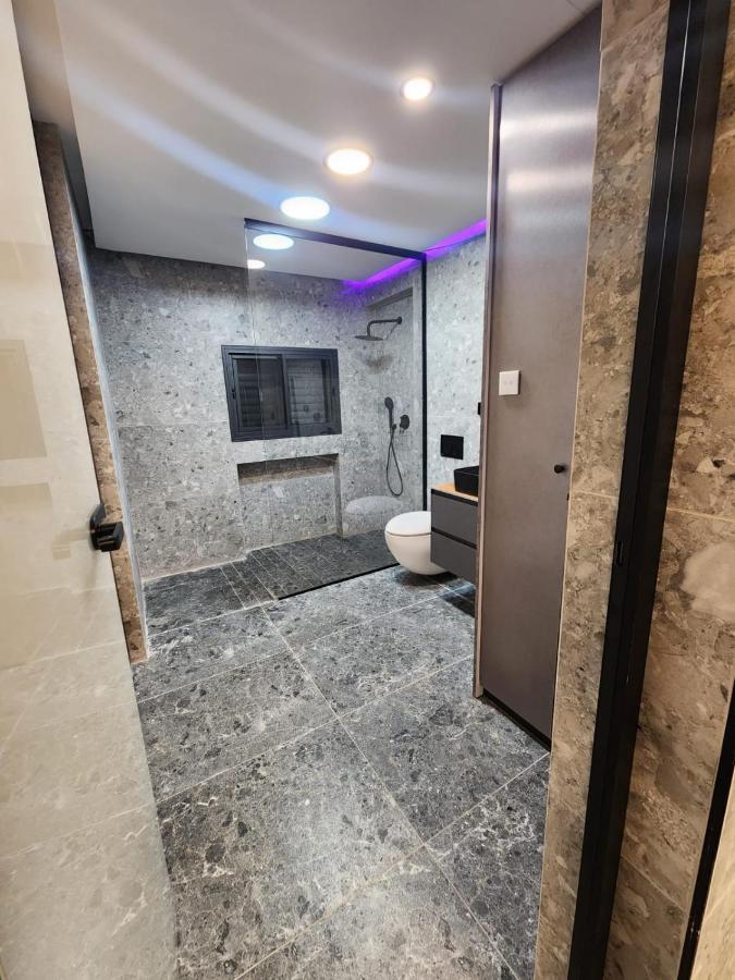 מבנים בים 75 Suites At Sea Haifa Kültér fotó