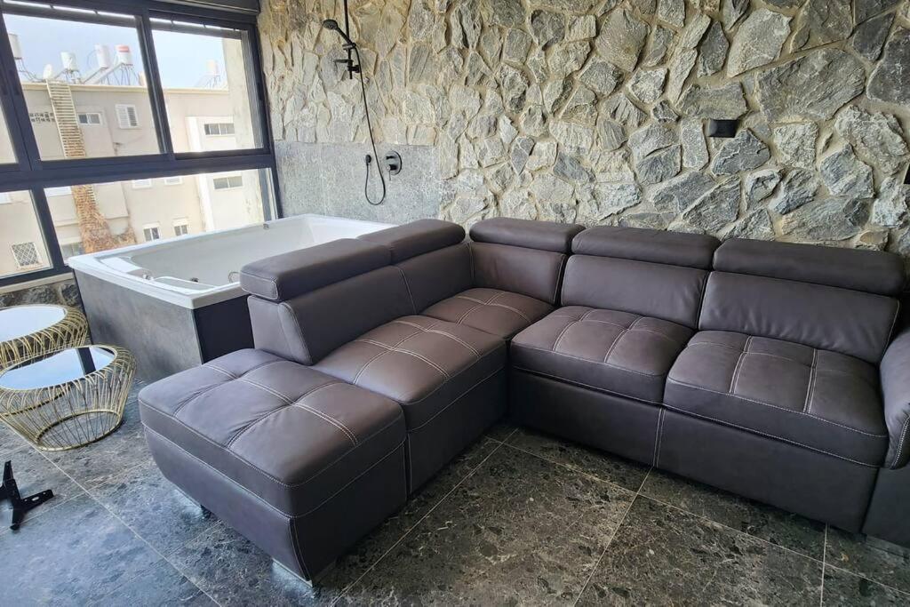 מבנים בים 75 Suites At Sea Haifa Kültér fotó