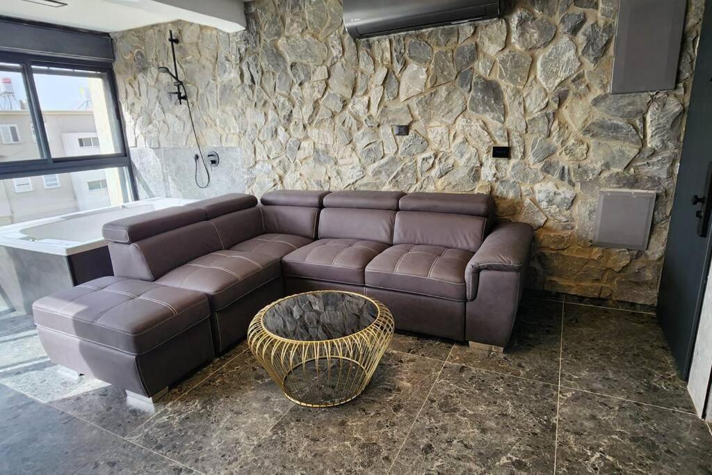 מבנים בים 75 Suites At Sea Haifa Kültér fotó